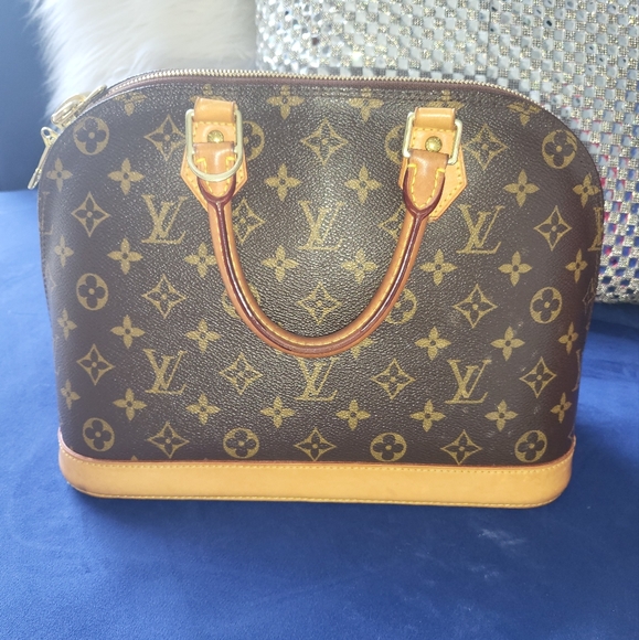 Louis Vuitton Alma PM Monogram - Picture 3 of 11